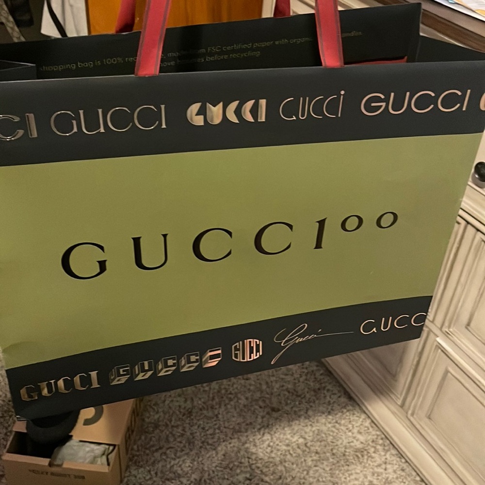 GUCCI bag and recite holder